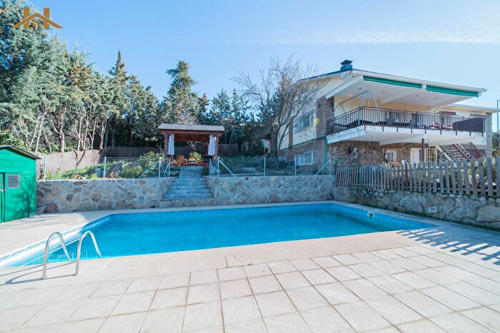 Casa en venta de 5 habitaciones en Colmenarejo, Madrid