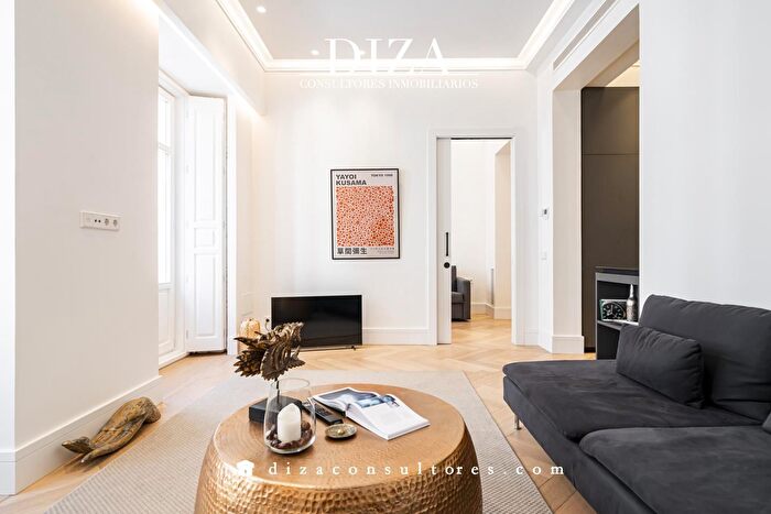 Piso de 3 habitaciones en venta en Centro, Justicia Chueca