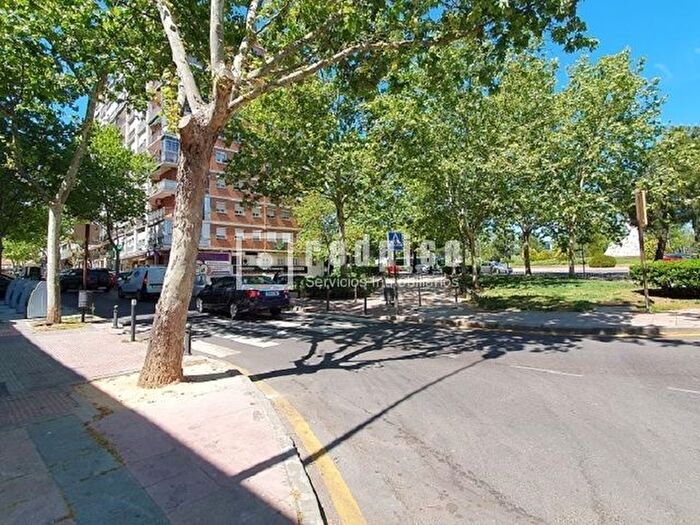 Piso de 3 habitaciones en venta en Centro, Casco Antiguo