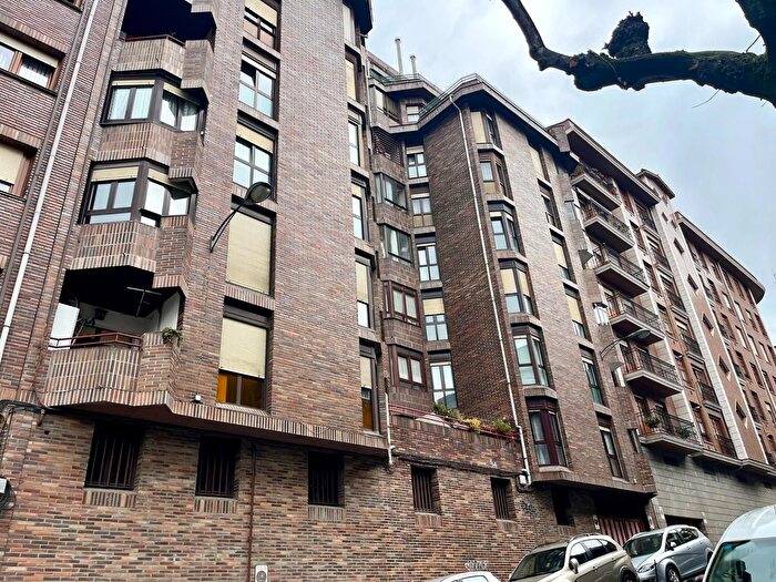 Piso en venta de 3 habitaciones: Ibaiondo, Iturralde