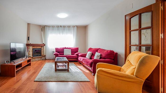 Casas en venta y pisos alquiler - 3