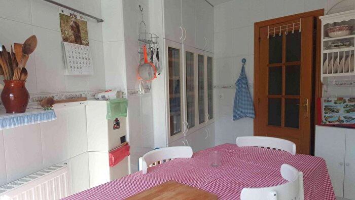 Casas en venta y pisos alquiler - 3