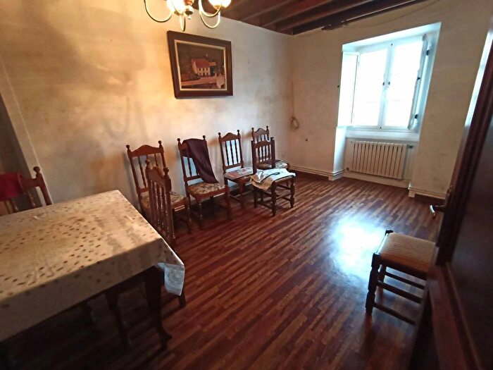 Casas en venta y pisos alquiler - 3