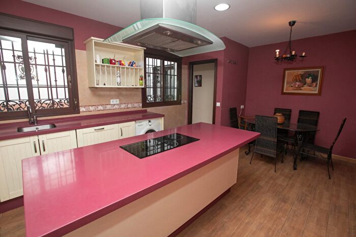 Casa en venta de 3 habitaciones: Sur, Campo de la Verdad Miraflores