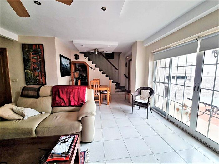 Casas en venta y pisos alquiler - 2