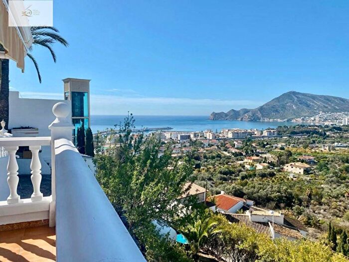 Casa en venta de 4 habitaciones en Comunitat Valenciana, Alicante
