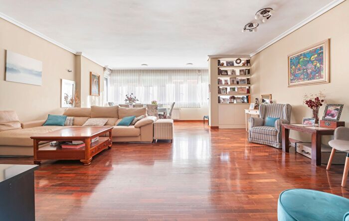 Piso en venta de 5 habitaciones, Ciudad Lineal, Atalaya