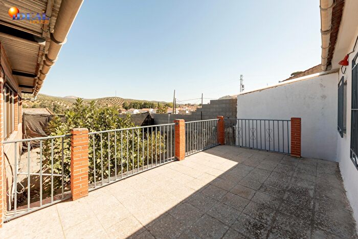 Casa en venta de 4 habitaciones: Deifontes, Granada