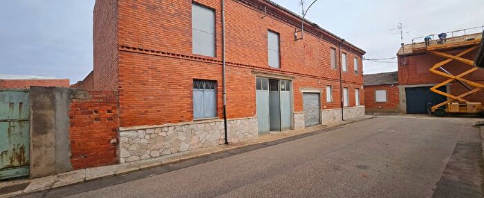 Casas en venta y pisos alquiler - 3