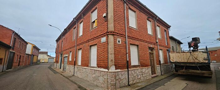 Roperuelos del Páramo, León: Casa en venta de 5 habitaciones