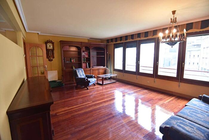 Casas en venta y pisos alquiler - 3