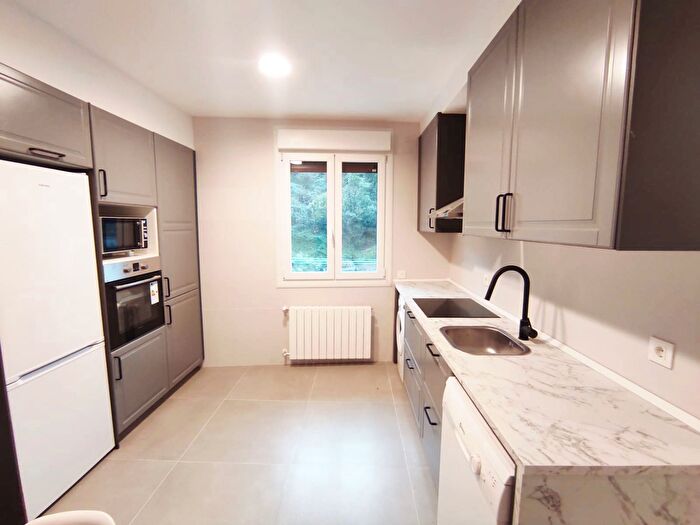 Casas en venta y pisos alquiler - 3
