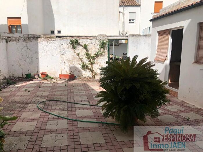 Casa de 5 habitaciones en venta en Torredonjimeno, Jaén