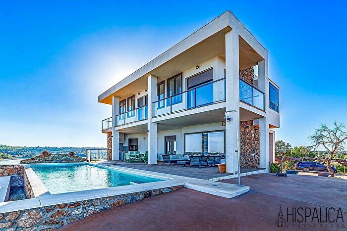 Andalucía, Sevilla: Casa en venta de 4 habitaciones
