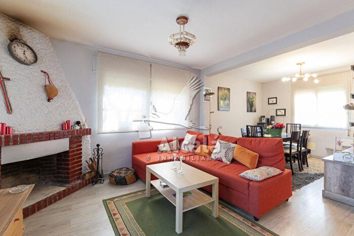 Casas en venta y pisos alquiler - 3