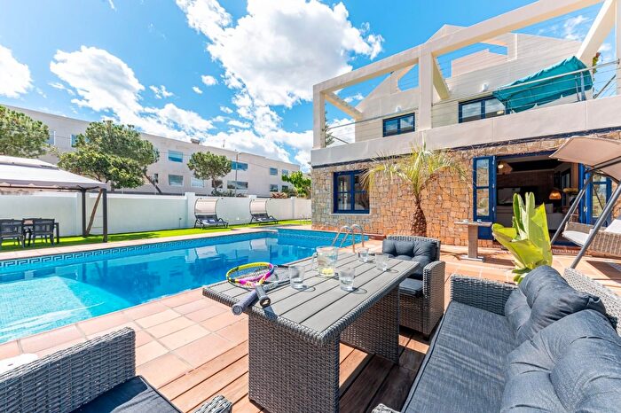 Garbinet Vistahermosa, Vistahermosa: Casa en venta de 8 habitaciones