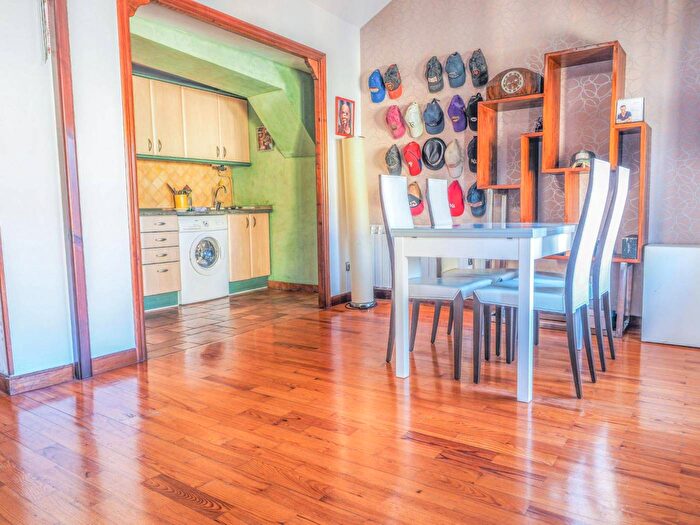 Casas en venta y pisos alquiler - 3