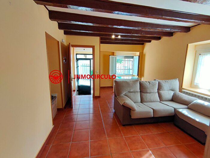 Casas en venta y pisos alquiler - 2