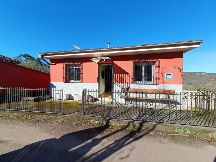 Casa en venta de 1 habitación: Grado, Grado