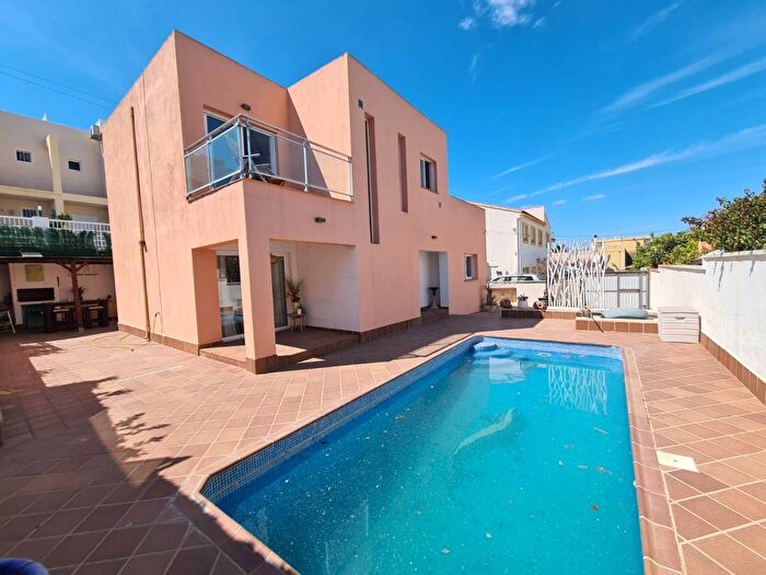 Casa de 3 habitaciones en venta en Comunitat Valenciana, Alicante