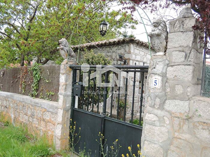 Casa en venta de 3 habitaciones: Herradón de Pinares, Ávila
