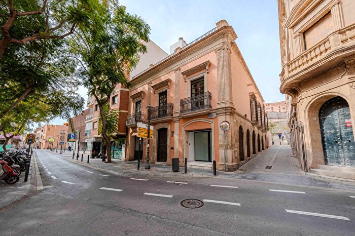 Casa en venta de 4 habitaciones: Centro, Almería Capital
