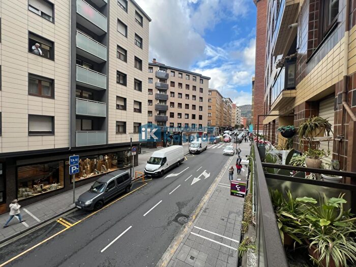 Piso en venta de 3 habitaciones en Centro Ariz Uribarri, Basauri