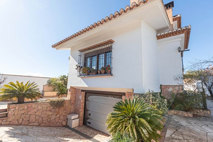 Casa en venta de 3 habitaciones en Urbanizaciones, Alhendín