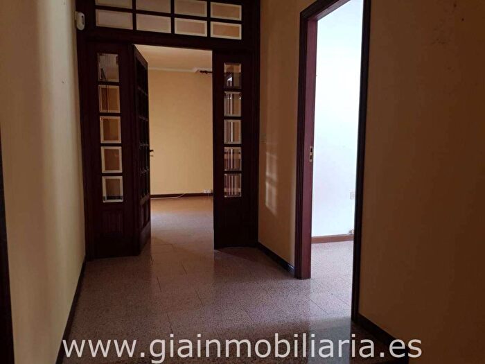 Casas en venta y pisos alquiler - 3