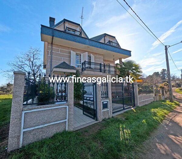 Casa en venta de 4 habitaciones en Vilardevós, Ourense