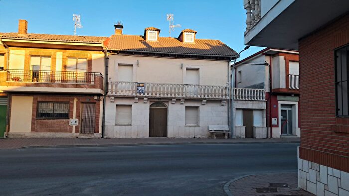 Casa de 4 habitaciones en venta en Sanchonuño, Segovia