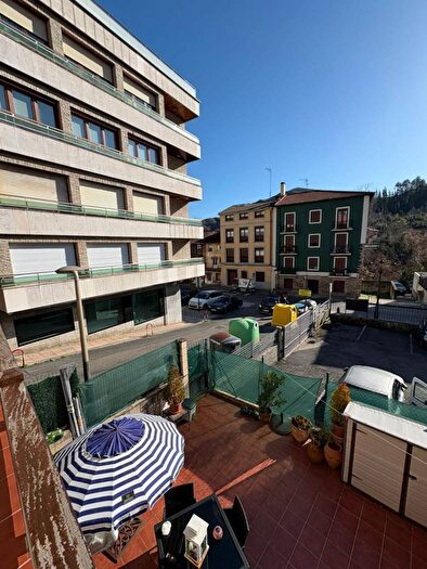 Casas en venta y pisos alquiler - 3