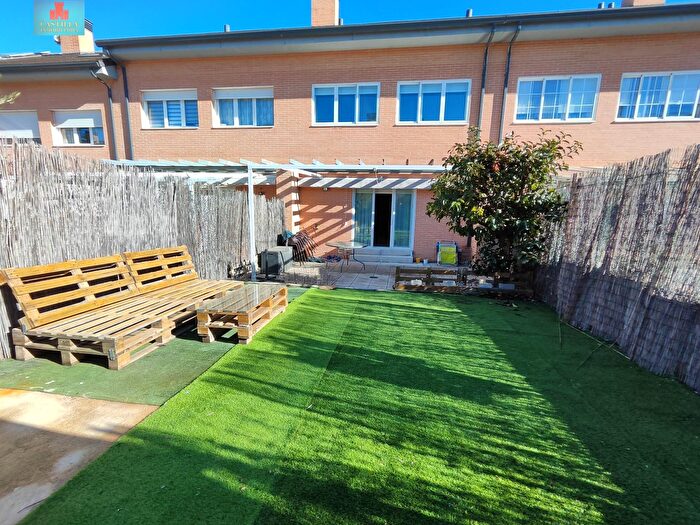Casa en venta de 4 habitaciones: Hervencias Altas El Pinar, Ávila Capital