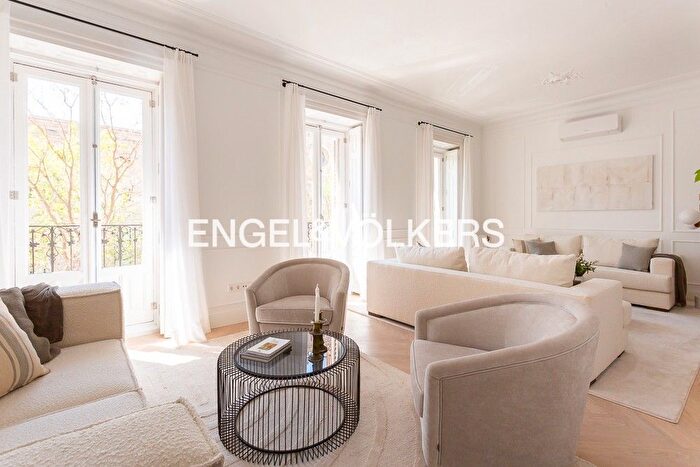 Chamberí, Almagro: Piso en venta de 3 habitaciones