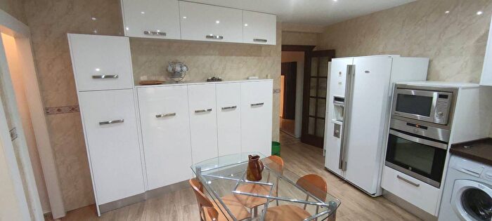Casas en venta y pisos alquiler - 3