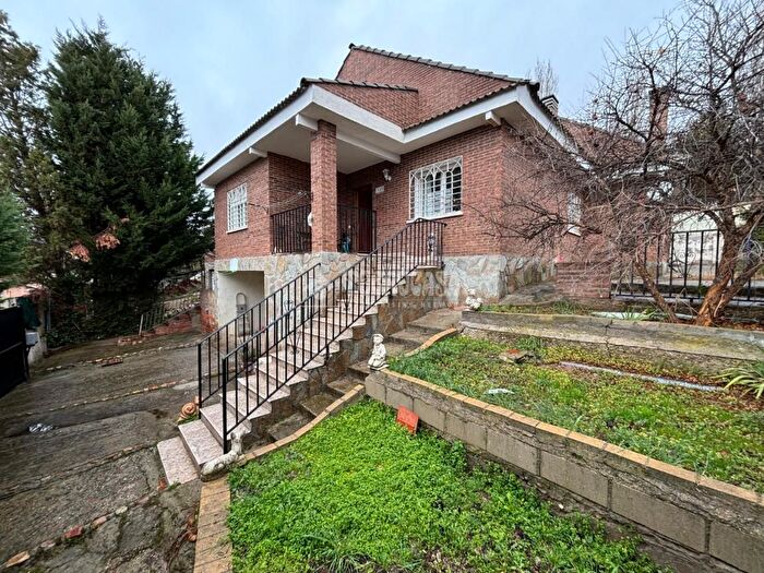 Casa de 4 habitaciones en venta en Meco pueblo, Meco