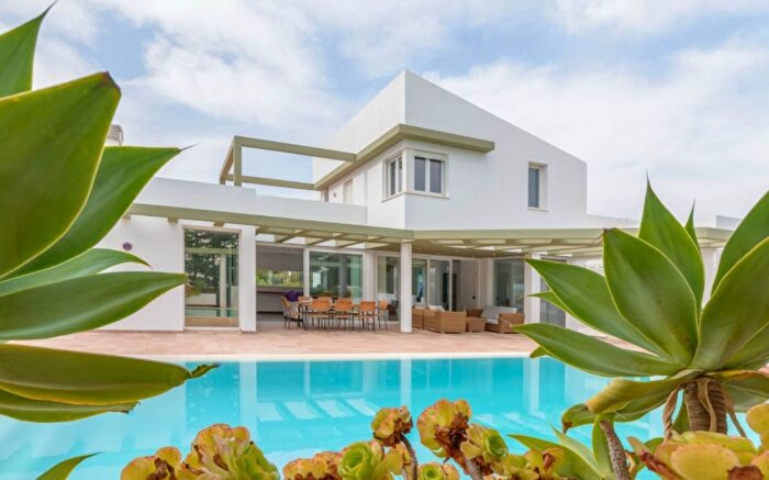 Casa en venta de 5 habitaciones, Cala Blanca, Ciutadella de Menorca