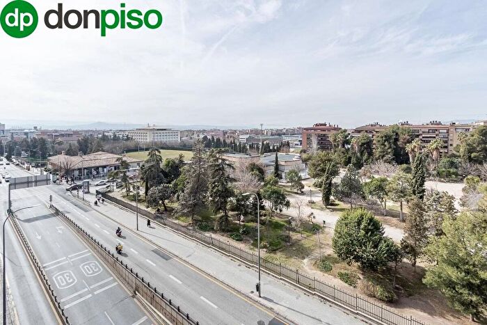 Piso en venta de 4 habitaciones, Granada, Andalucía