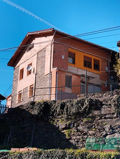 Casa de 4 habitaciones en venta en Aller, Asturias