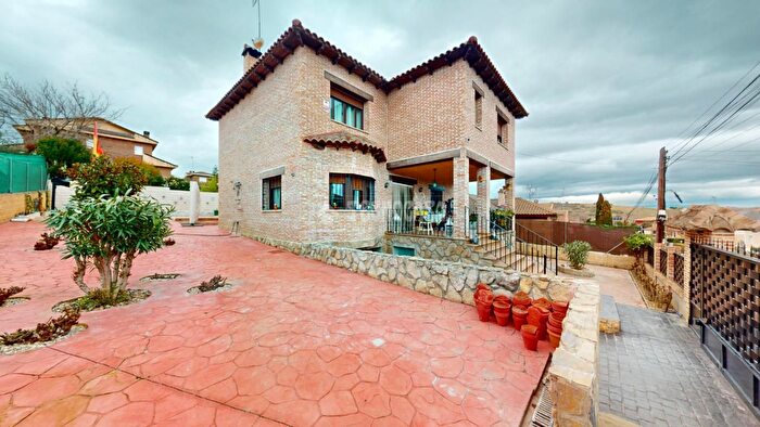 El Casar, Guadalajara: Casa en venta de 5 habitaciones