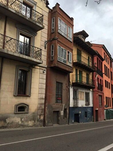 Casas en venta y pisos alquiler - 3