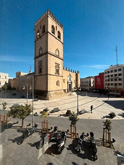 Piso de 9 habitaciones en venta en Casco Antiguo, Badajoz Capital