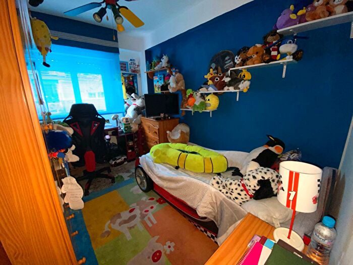 Casas en venta y pisos alquiler - 3