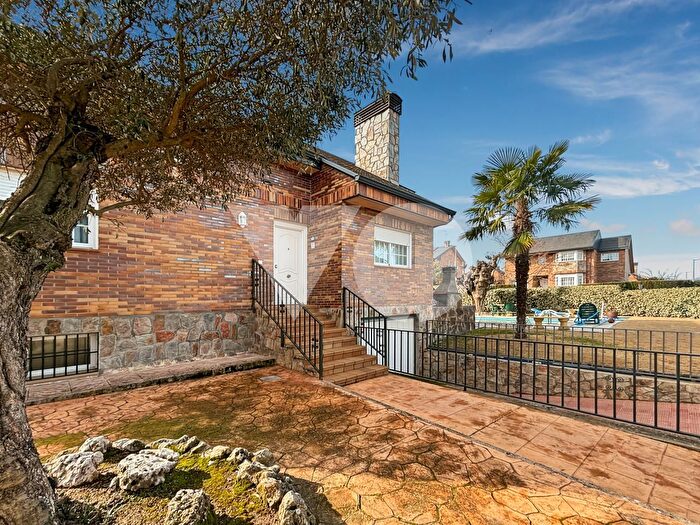 Casa en venta de 4 habitaciones, Colmenarejo, Madrid