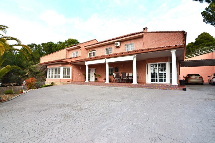 Pino Alto Navarredonda, Valdemorillo: Casa en venta de 5 habitaciones