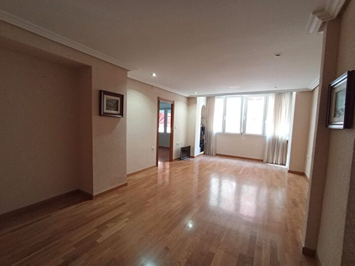 Piso en venta de 3 habitaciones en Centro, Ensanche Diputación