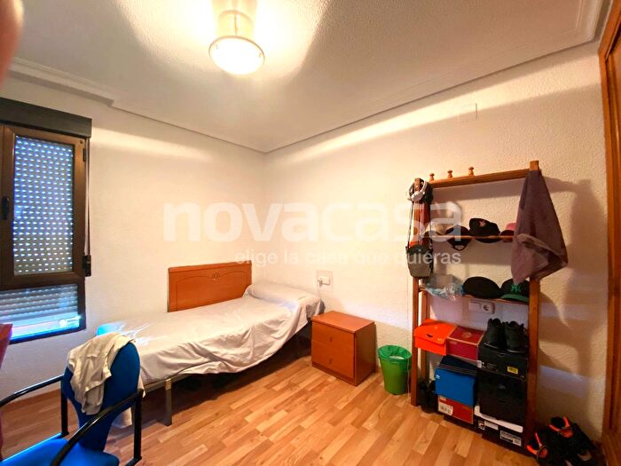 Casas en venta y pisos alquiler - 3