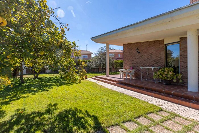 Castilla y León, Valladolid: Casa en venta de 4 habitaciones