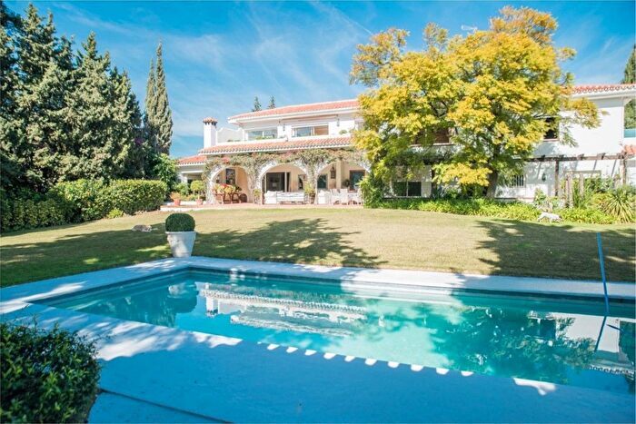 Casa de 7 habitaciones en venta en Calahonda, Mijas