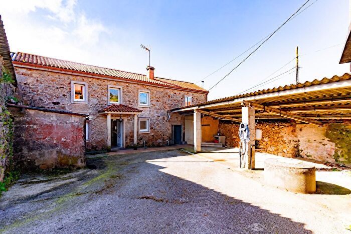 Casa en venta de 4 habitaciones en A Laracha, A Coruña